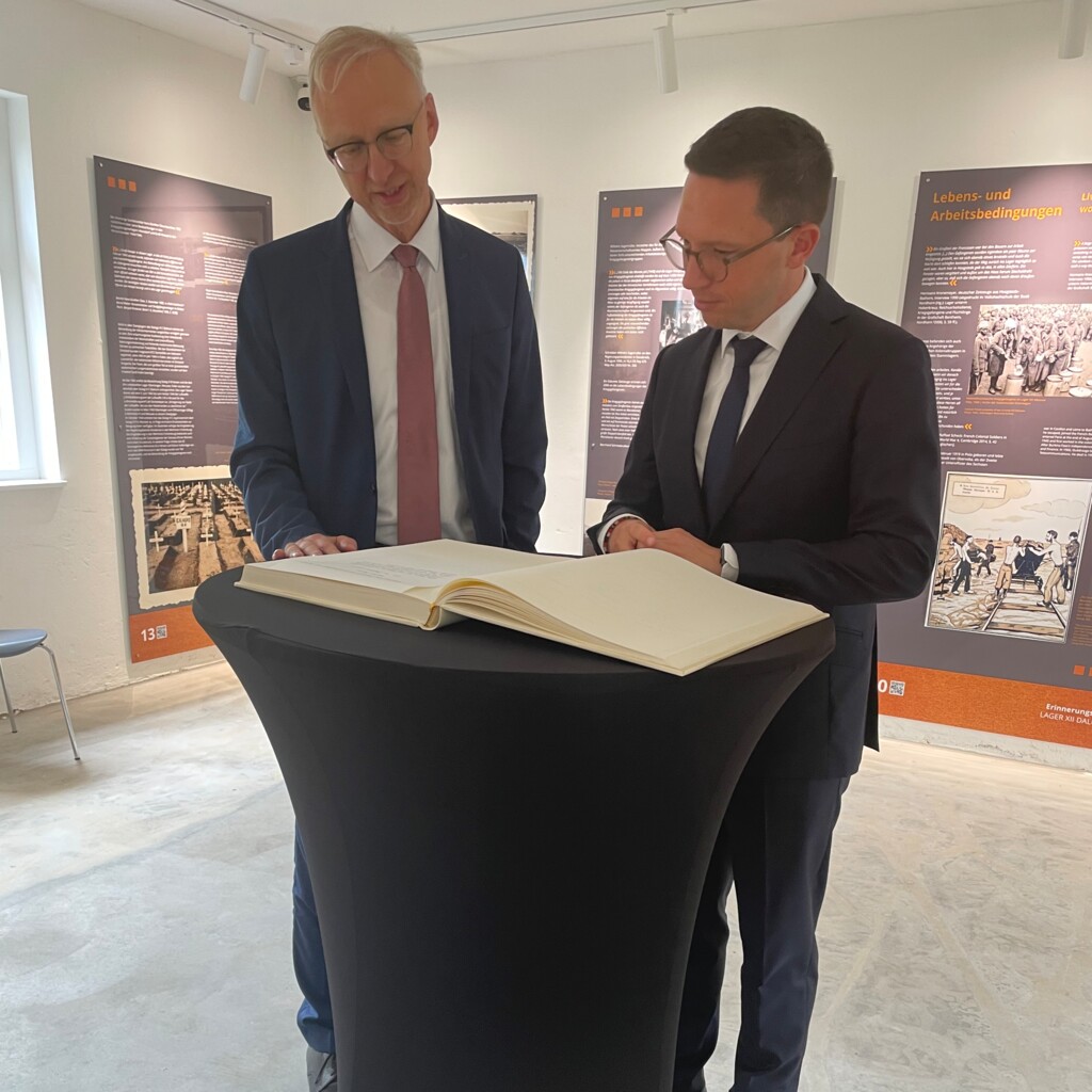 Eintrag in das Goldene Buch der Gemeinde nds Minister Mohrs August 2024