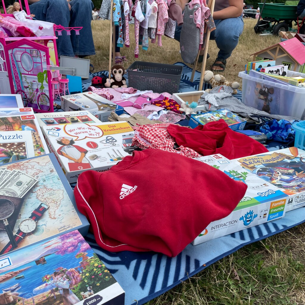 Schätze auf dem Flohmarkt für Kinder auf der Geester Seemeile