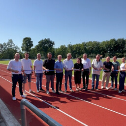 Band durchschneiden Tartanbahn SV Gr Hesepe 2026 Bild