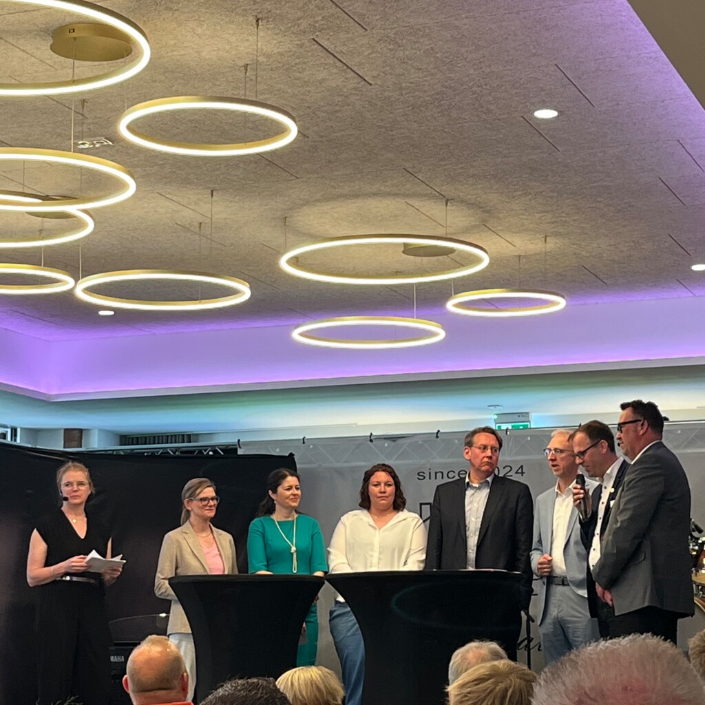 Talkrunde bei der Eröffnung des Heseper Wirtshauses - Gemeinde Geeste