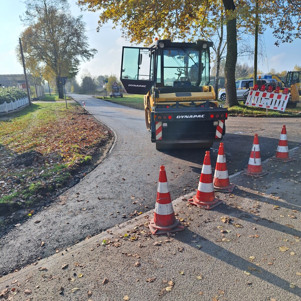 Asphalteinbau 1 Ulmenweg in Klein Hesepe Gemeinde Geeste