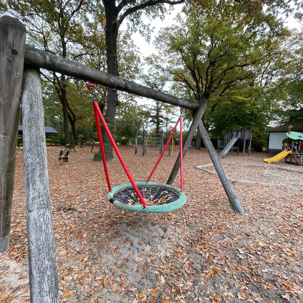 Pauluskindergarten Spielplatz Herbst Schaukel- Gemeinde Geeste