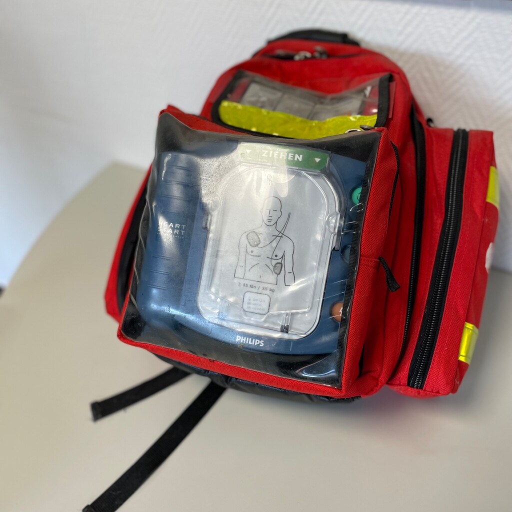 Defibrillator Schwimmhalle - Gemeinde Geeste