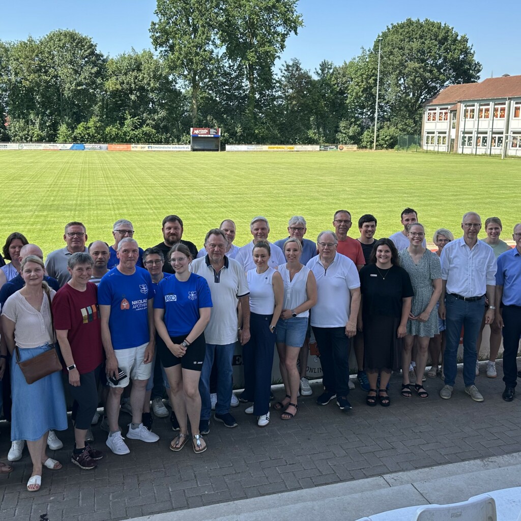 Gruppenbild Eröffnung Tartanbahn SV Gr Hesepe Juni 2026