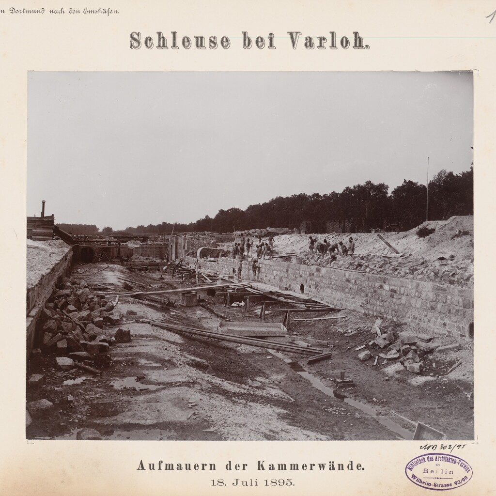 Schleuse bei Varloh. Aufmauern der Kammerwänd, 18. Juli 1895