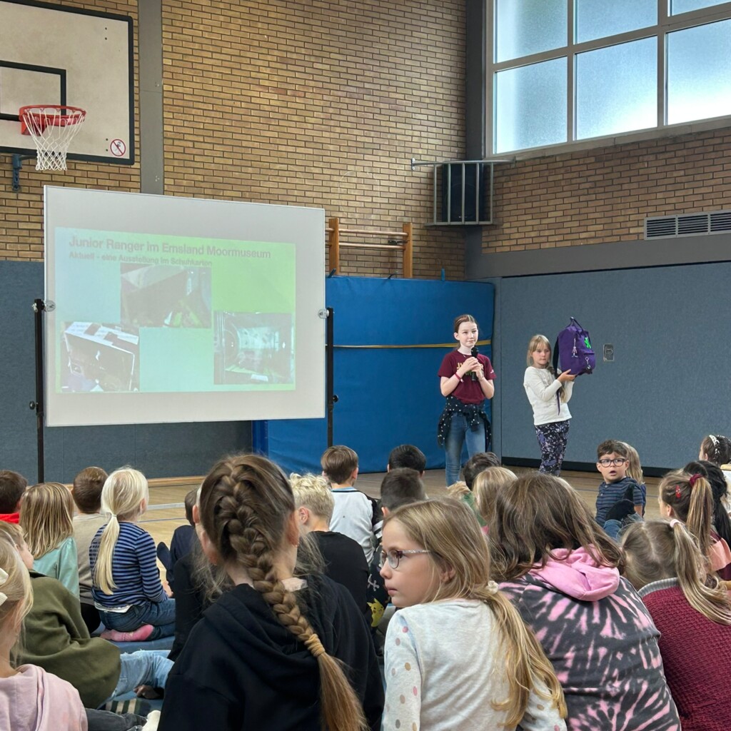 Amelia ist Junior Rangerin und stellt das Programm vor