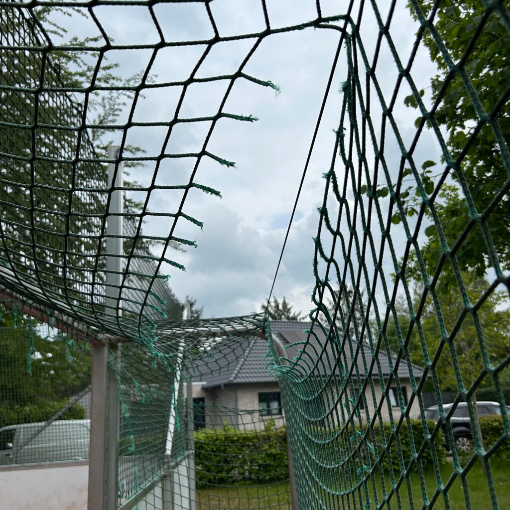 Sachbeschädigung Netz oben Soccerfeld Antoniusschule - Gemeinde Geeste