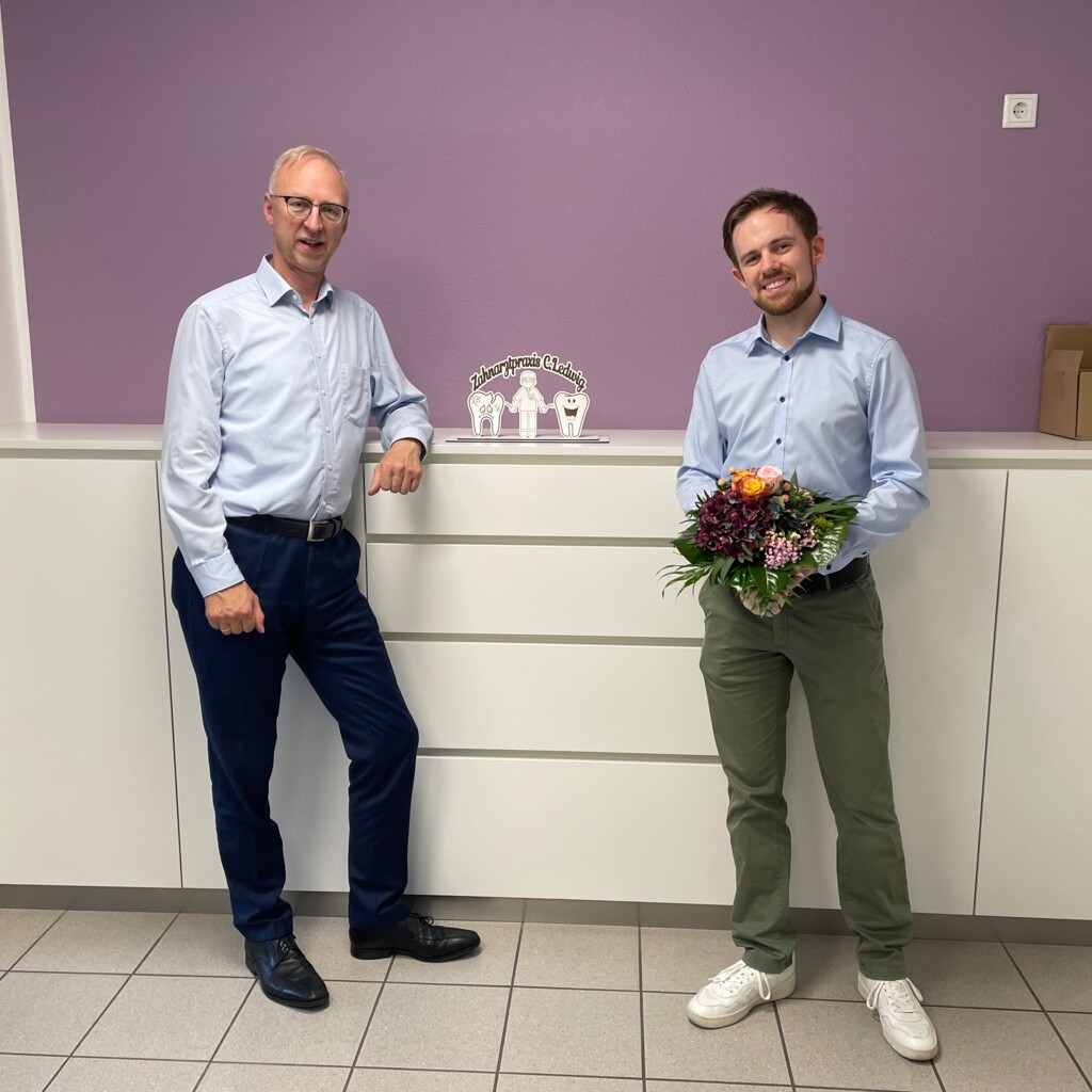 Bürgmeister Höke gratuliert zum Start der Zahnarztpraxis Ledwig - Gemeinde Geeste