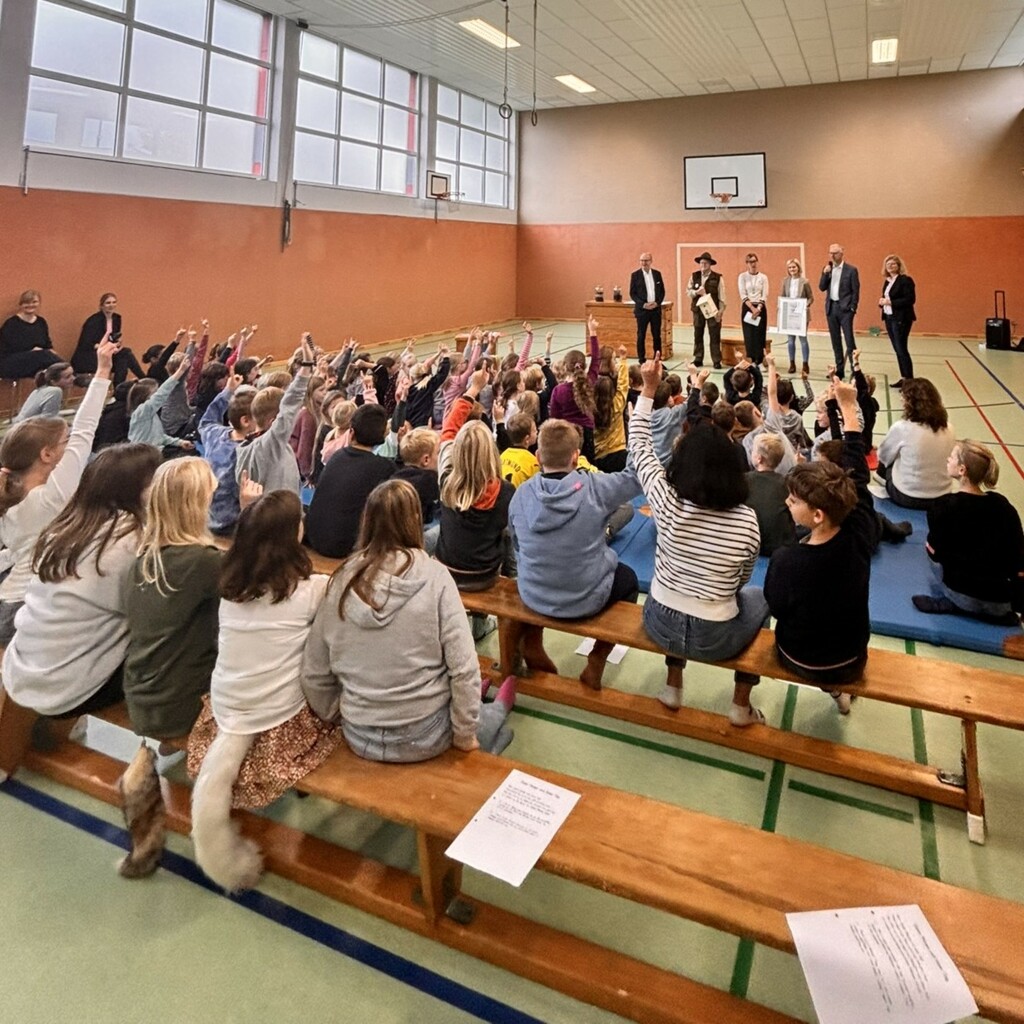 Unter großer Beteiligung beantworteten die Schüler die Fragen ihres Bürgermeisters