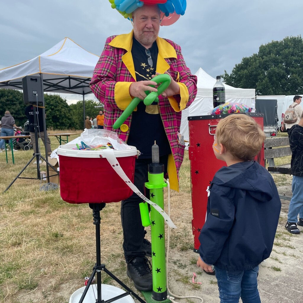 Ballonkünstler Frank auf der Geester Seemeile