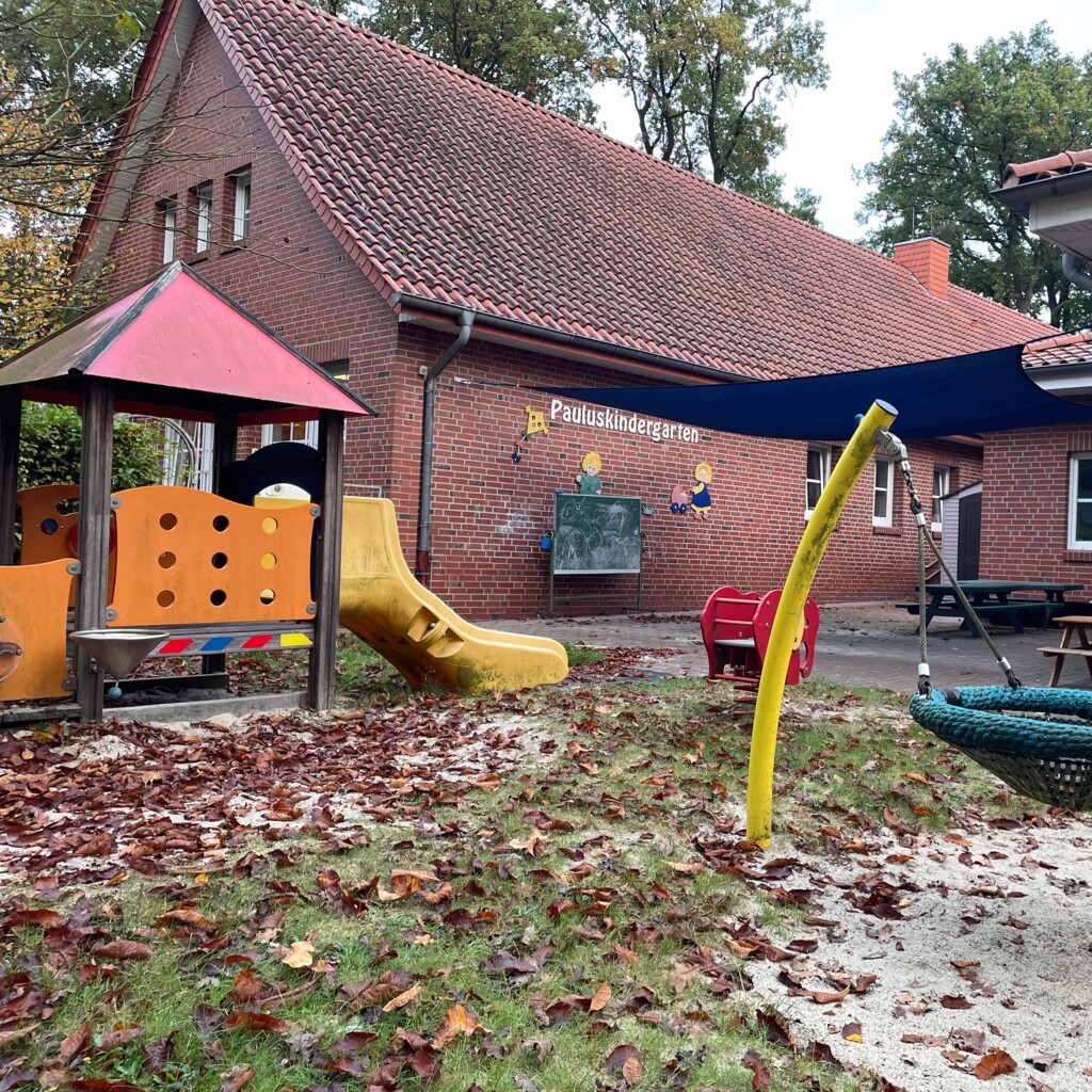 Pauluskindergarten Spielplatz Herbst vorne - Gemeinde Geeste