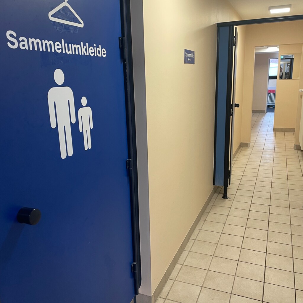 Umkleidebereich Schwimmhalle - Gemende Geeste