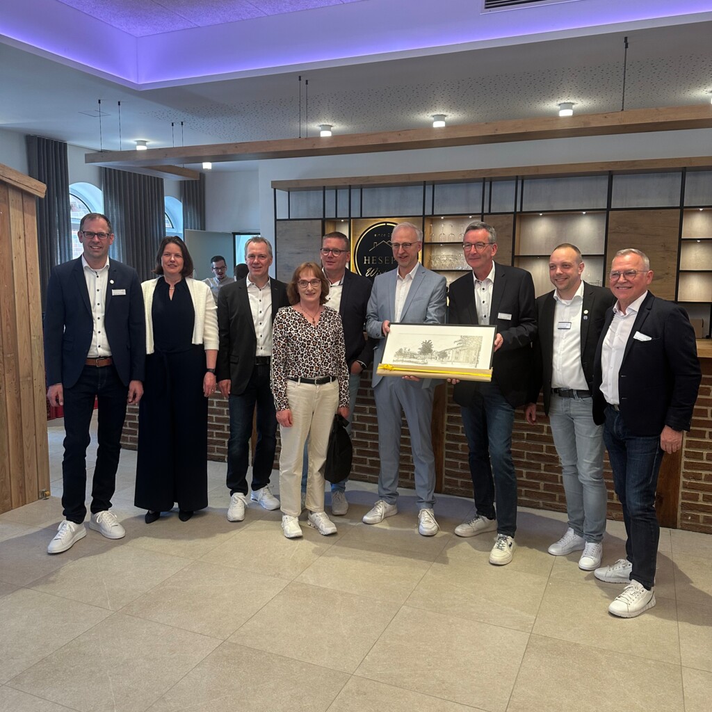 Bgm Höke gratuliert zur Eröffnung Bild Rathaus - Gemeinde Geeste