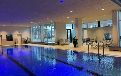 Stimmungsvolles Schwimmbad