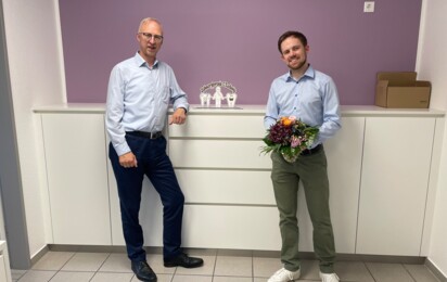 Bürgmeister Höke gratuliert zum Start der Zahnarztpraxis Ledwig - Gemeinde Geeste