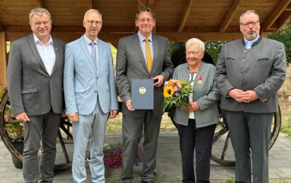 Verleihung Bundesverdienstkreuz Margaretha Krull Gruppenfoto 2