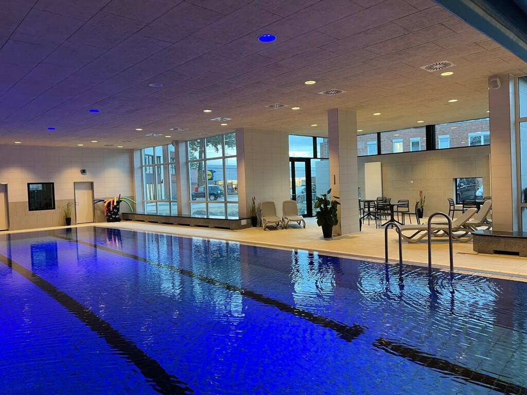 Stimmungsvolles Schwimmbad