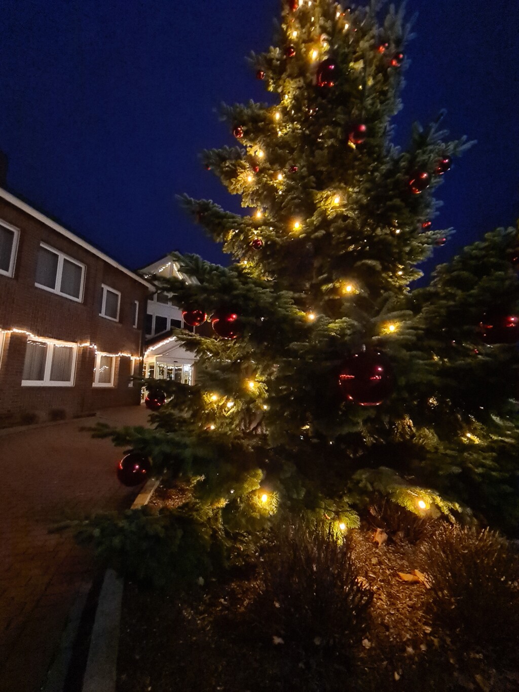 Lichter vor dem Rathaus Weihnachten in Geeste 