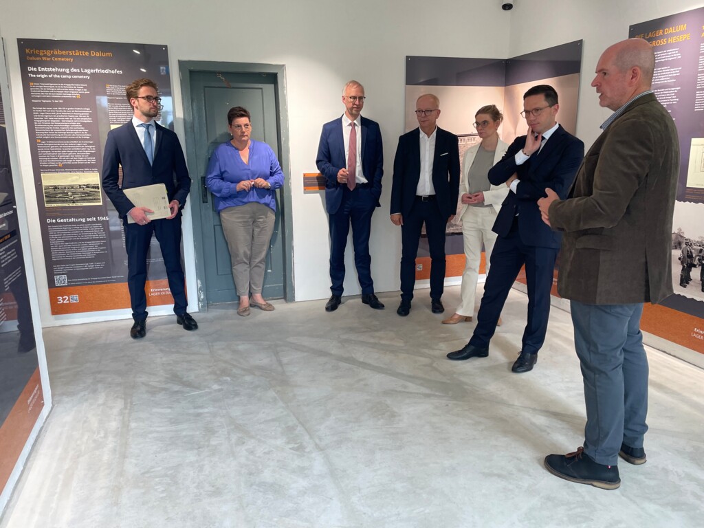 Führung durch die Ausstellung LAger XII Dalum nds Minister Mohrs August 2024