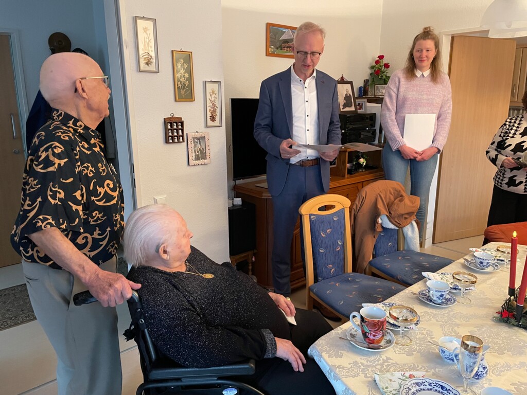 Ehepaar Kufeld Kronjuwelenhochzeit Gemeinde Geeste Urkunde