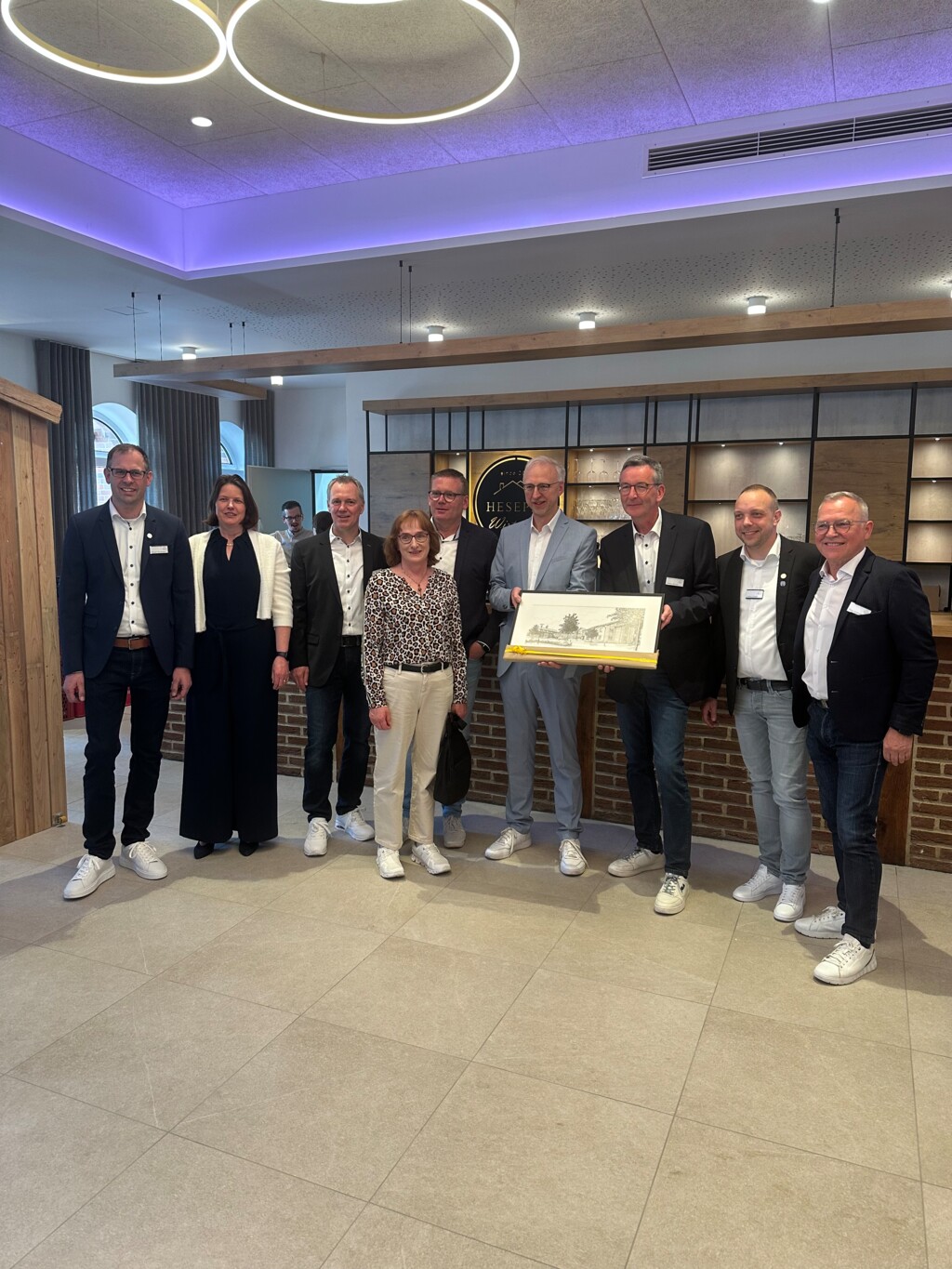 Bgm Höke gratuliert zur Eröffnung Bild Rathaus - Gemeinde Geeste