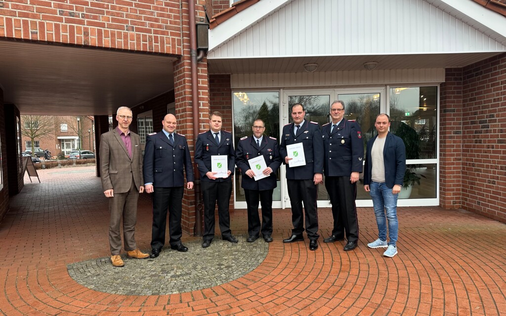 Gemeindejugendfeuerwehrwart Carsten Timmer und Vertreter Mathis Thiemann